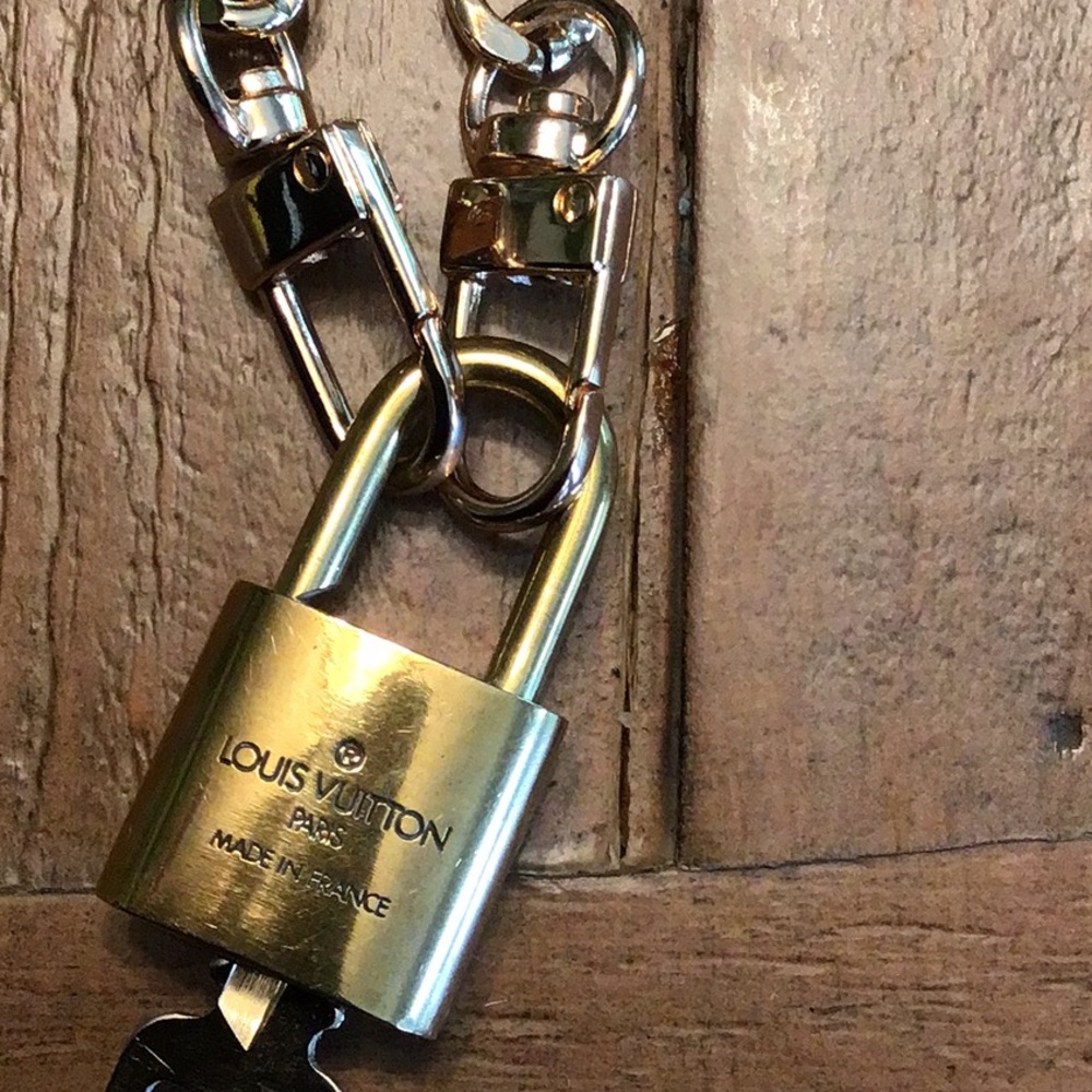 Authentic Louis Vuitton lock with chain necklace. - Picture 5 of 5